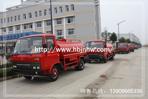 東風(fēng)多利卡消防灑水車,裝水4-5噸.安裝消防車消防泵,消防炮.銷售熱線:13908665336.